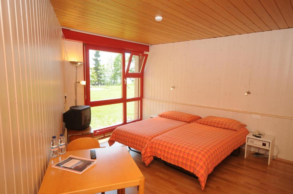 Hotel Twannberg Neuchâtel Rum bild