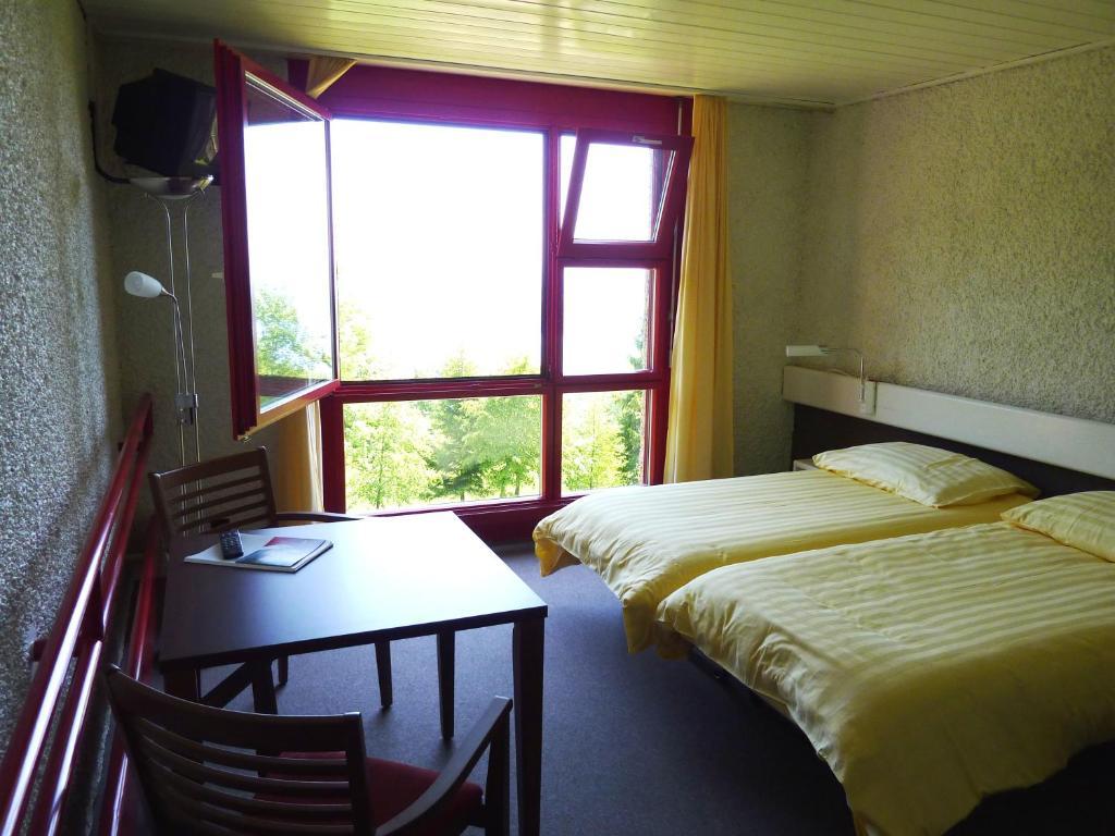 Hotel Twannberg Neuchâtel Rum bild