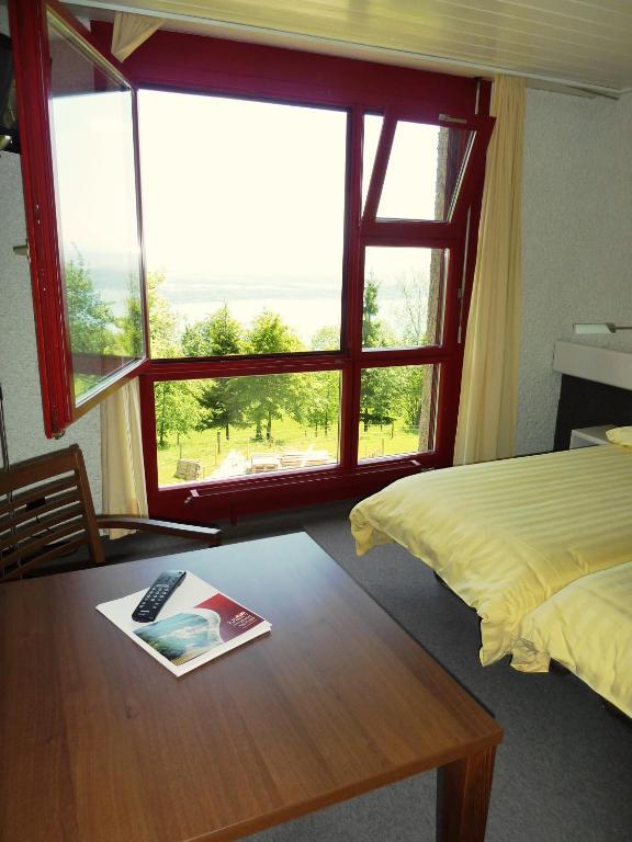 Hotel Twannberg Neuchâtel Rum bild